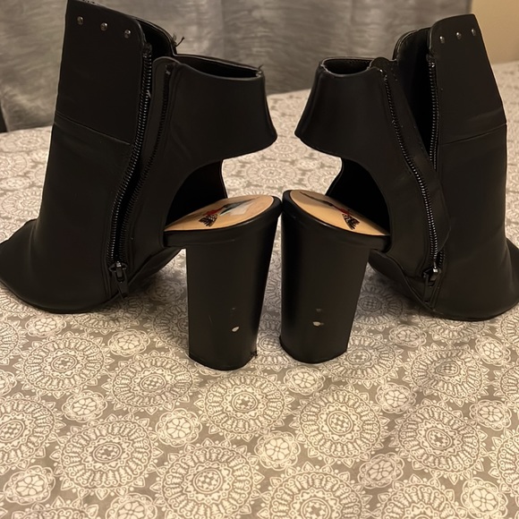 Open toes shoes - Picture 3 of 3